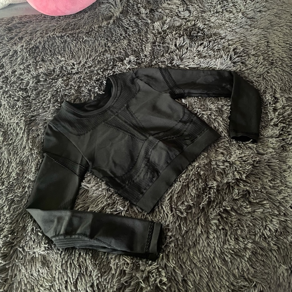 Fabletic's Long Sleeve Work-Out Crop Top